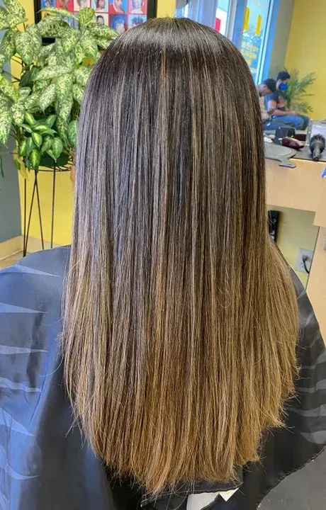 https://cdn.salonspotlight.com/photos/6Vj6fqCthk0eTazhNgYc/e346f08e-bc41-470f-9991-f90bb2930e87_720x720