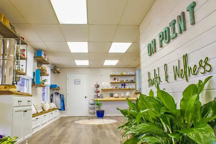 https://cdn.salonspotlight.com/photos/6Wv2Qd0XnA0IqjwAHdAU/bf97bfdd-e533-4598-9db8-ab8ff91d5879_720x720