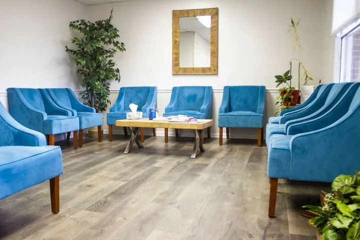 https://cdn.salonspotlight.com/photos/6Wv2Qd0XnA0IqjwAHdAU/c80e81e7-4db2-4dd6-96da-5cc05aa24177_720x720