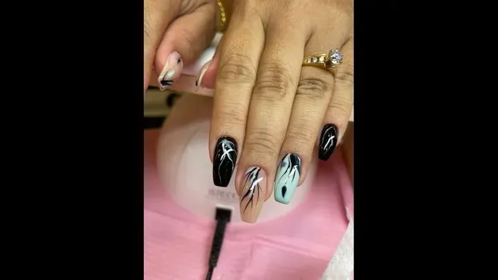 https://cdn.salonspotlight.com/photos/6Xvk6aSItlJWxyIzKqco/94a7e1db-95cd-4684-b2c6-591ef71a18bc_720x720