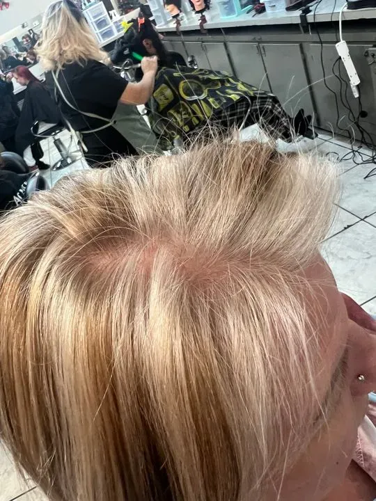 https://cdn.salonspotlight.com/photos/6YRv1hGeSB3tlEzooW4w/9e0bf7fb-acc7-47a2-ab0a-14ae57081318_720x720