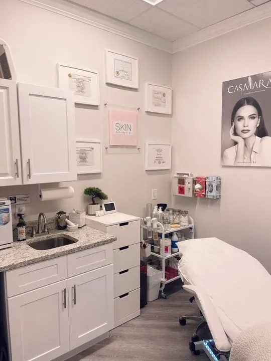 https://cdn.salonspotlight.com/photos/6aJdZYPUaRahf9IPzLP2/b1229e6e-e9b5-40bb-93ac-8a1c4d99fee9_720x720