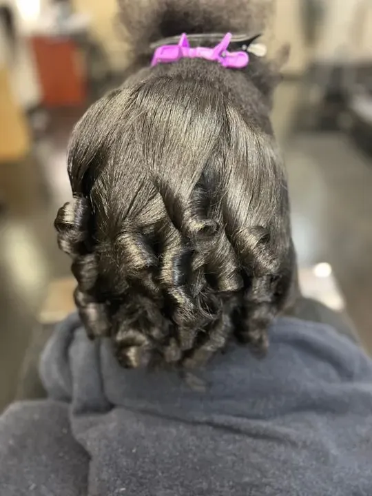 https://cdn.salonspotlight.com/photos/6aag83OB7WCjeAOYMV9u/877059f8-7351-4d07-9740-5d5cabdbaec7_720x720