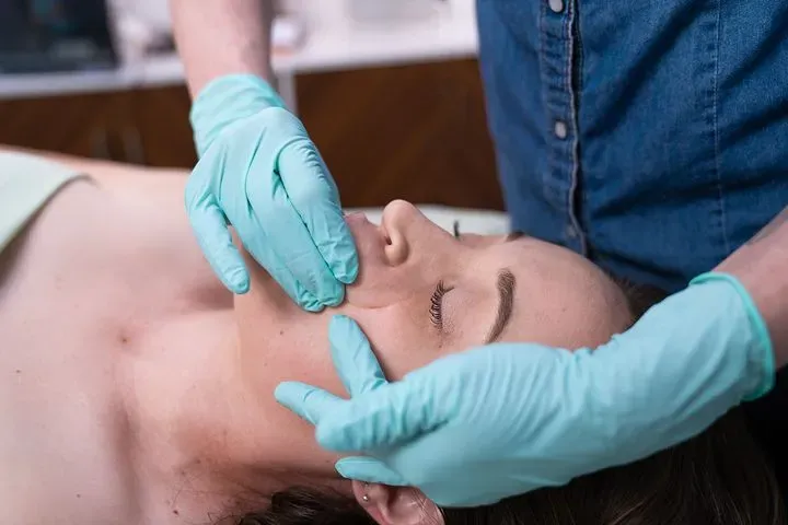 https://cdn.salonspotlight.com/photos/6bkESqnj3gIYQsV6whny/f115d81d-7117-420e-965f-55189308a45b_720x720
