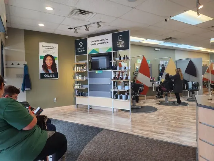 https://cdn.salonspotlight.com/photos/6cjhH80FH4zQRNG70aRc/fbec0b90-bfb2-4762-b3a8-3e5691014b24_720x720