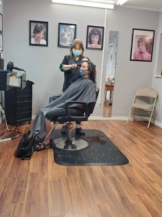 https://cdn.salonspotlight.com/photos/6dDfBJ6erN1uHPevDgCm/3667132a-690f-4c49-b48d-dc27ab7f218e_720x720
