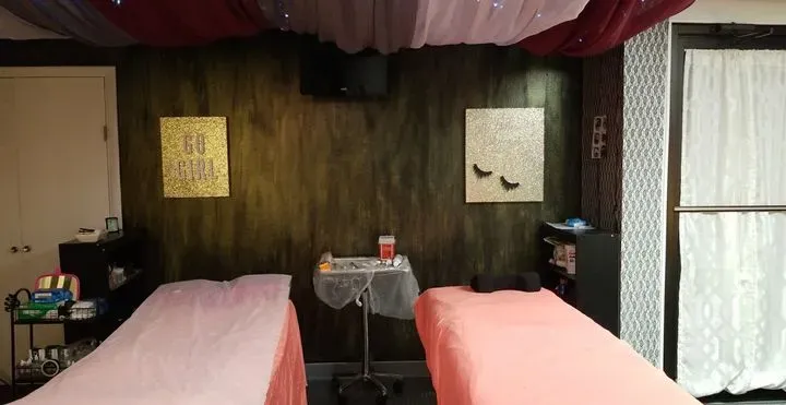 https://cdn.salonspotlight.com/photos/6hWRu9oBKANfZEWXfQeW/92b754fe-e1cf-4e68-b2b9-f5992083311e_720x720