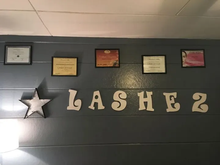 https://cdn.salonspotlight.com/photos/6hWRu9oBKANfZEWXfQeW/dcd23bf6-c584-4c28-9fde-8d61633b1ce6_720x720