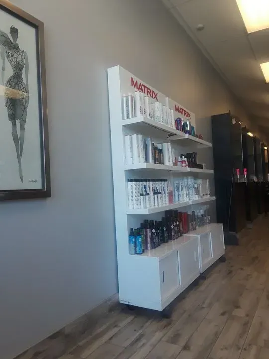 https://cdn.salonspotlight.com/photos/6hpdnBhECVeOH5NvHgZr/69763a8d-4e04-4668-9ad0-54ccc37921e2_720x720