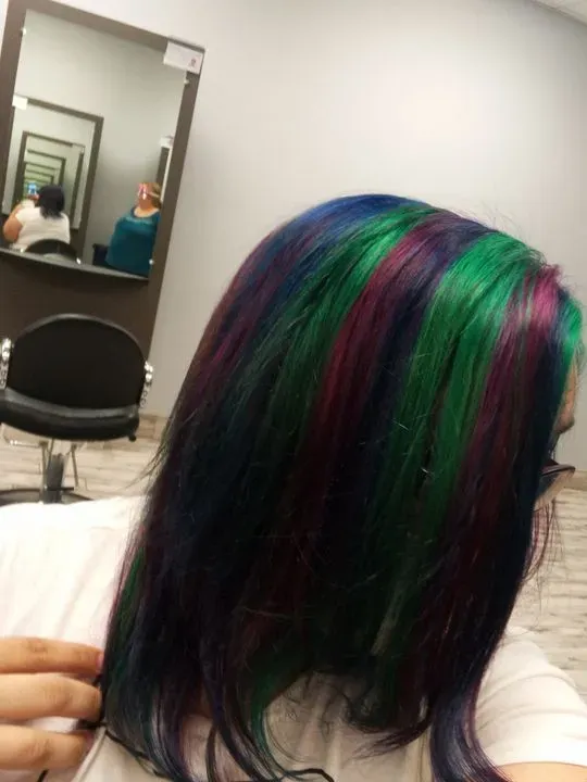 https://cdn.salonspotlight.com/photos/6hpdnBhECVeOH5NvHgZr/d3bbe92b-0b97-4d7b-96ce-9e600fcb8d76_720x720