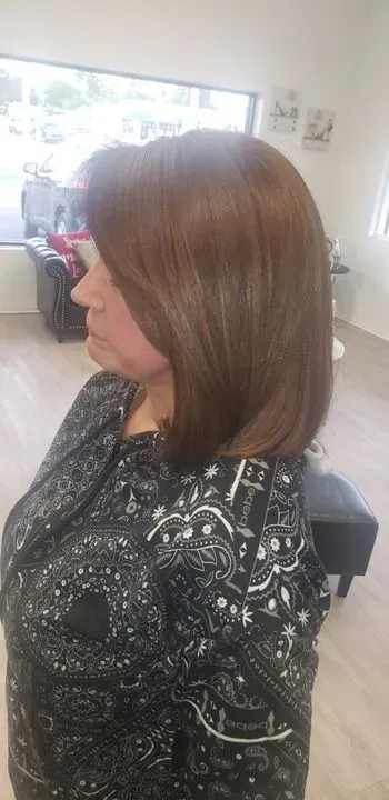 https://cdn.salonspotlight.com/photos/6iMWc0cDVDVakPQ0FAtv/83990fad-481b-4615-ba43-a077047d1b89_720x720