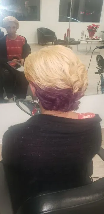 https://cdn.salonspotlight.com/photos/6iMWc0cDVDVakPQ0FAtv/e389bc92-61ec-41d4-a263-8eeff7368ba6_720x720