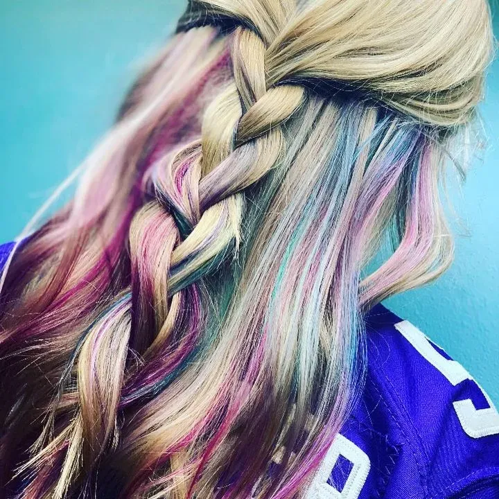 https://cdn.salonspotlight.com/photos/6juQWFlHPPr98AK4uEXW/0850eacf-158e-4d6d-a4c7-a11e2f05d964_720x720