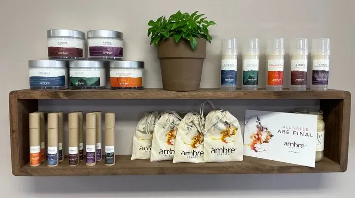 https://cdn.salonspotlight.com/photos/6juQWFlHPPr98AK4uEXW/20543b9e-fc02-4cb7-9081-4ca861b6097d_720x720
