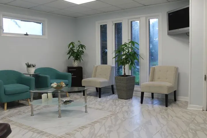 https://cdn.salonspotlight.com/photos/6l1fYkdSQHuNg4w3rXtH/b6aba8ff-ba26-43ed-8d4f-6af1e8b969e7_720x720
