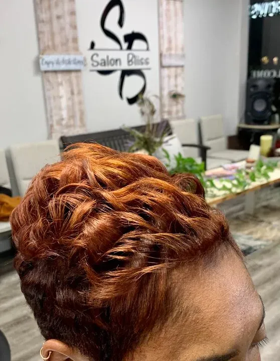 https://cdn.salonspotlight.com/photos/6lECrJOyxODv9ptNUj1O/4ce3c5d5-c1e1-456f-9ac4-4faddcd2551b_720x720