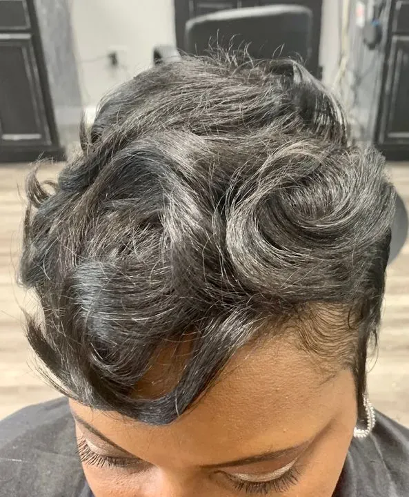 https://cdn.salonspotlight.com/photos/6lECrJOyxODv9ptNUj1O/afb78162-708f-4f6a-bbff-ed659fb99b7a_720x720