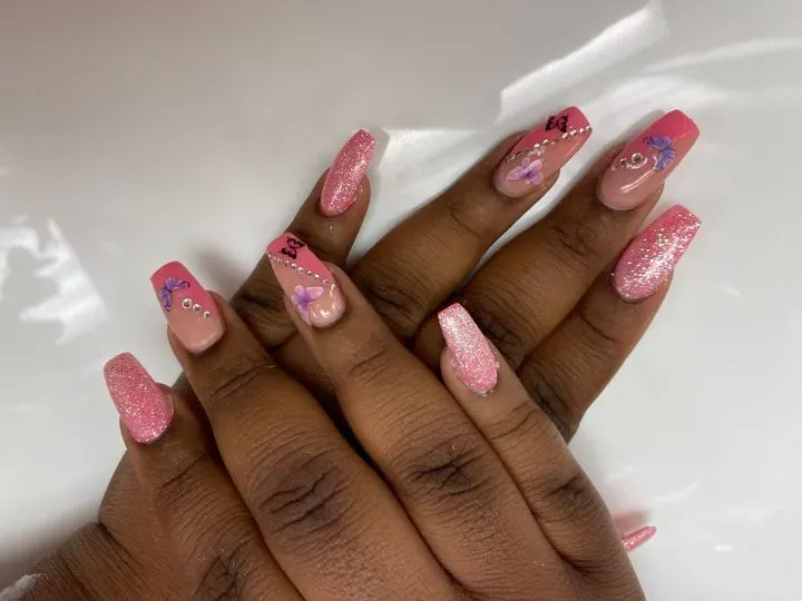 https://cdn.salonspotlight.com/photos/6lNTYQlvF2ZtVCazeJfC/68d9a504-b27b-449e-a0ec-a93ea7e0dfe1_720x720