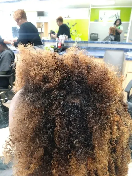 https://cdn.salonspotlight.com/photos/6mVO7S0nXJnT7VK4b4xv/28618933-5cd2-4106-b211-f41a34279bf3_720x720