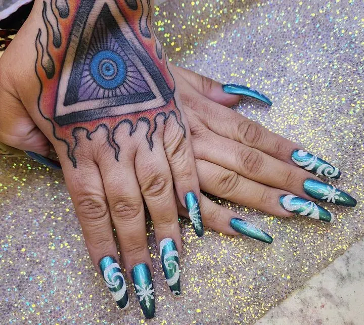 https://cdn.salonspotlight.com/photos/6nHPtyYfaPdofT2ahYwQ/4c892b37-ab9c-4593-8bd9-f45bfac05ae8_720x720