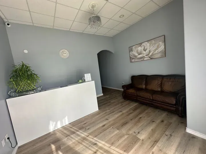 https://cdn.salonspotlight.com/photos/6nN6lQCgNsL8L0paABqx/79ec3a71-caba-4aa8-b25a-8d279627a96d_720x720