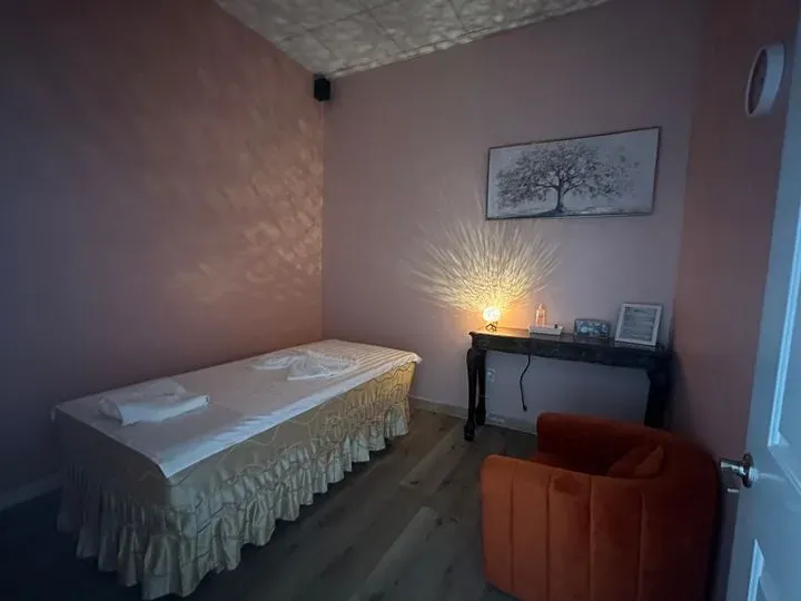 https://cdn.salonspotlight.com/photos/6nN6lQCgNsL8L0paABqx/d33f59e0-1845-4b4b-82d4-a35f3a45b5c1_720x720