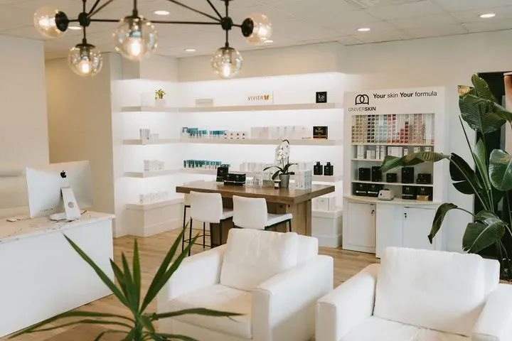 https://cdn.salonspotlight.com/photos/6oLHtjnDS2pwv9KDGLJH/caf7c204-af3f-4ef0-bdb2-cd805c1ea997_720x720