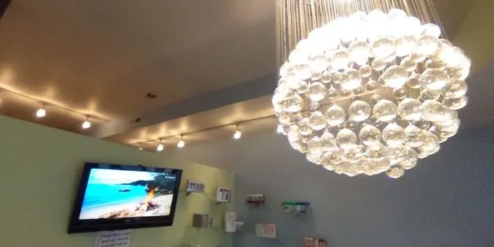 https://cdn.salonspotlight.com/photos/6oMxz1K6BBiBjkQHLqmr/0ab56ddf-2e77-4814-9133-ff5ba9038288_720x720