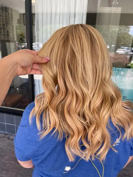 https://cdn.salonspotlight.com/photos/6oRWPsQxu0GlqjiSFgcQ/f49912b3-573d-4151-831c-a409ea88fbcc_720x720