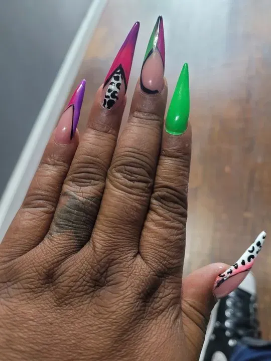 https://cdn.salonspotlight.com/photos/6oh8523kyK9hcTmrDGzW/69b6aab5-db17-453e-911b-4e34e60c0d0c_720x720