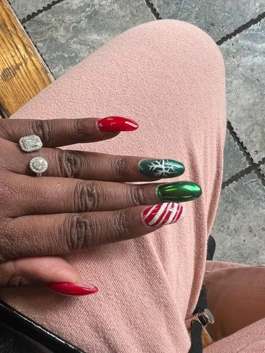 https://cdn.salonspotlight.com/photos/6oh8523kyK9hcTmrDGzW/b0c2764d-1672-4094-bd8a-02b596b67ad8_720x720