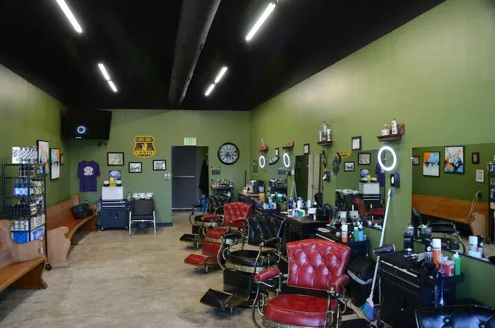 https://cdn.salonspotlight.com/photos/6p0Nz1wmuSzaYwV9JIB0/ab1ec0c9-2272-491b-b8ca-77e45de9809b_720x720