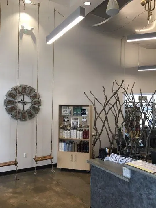https://cdn.salonspotlight.com/photos/6pgkRHkWLgSAyt2RgCk6/6f8f525e-9b1b-478c-a110-cf42050c9912_720x720