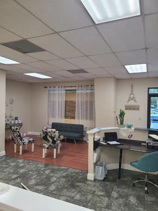 https://cdn.salonspotlight.com/photos/6pmpaYNBBoIGdorYIvfO/b63e6dd1-a7f6-4daf-8231-78db3eb895fa_720x720