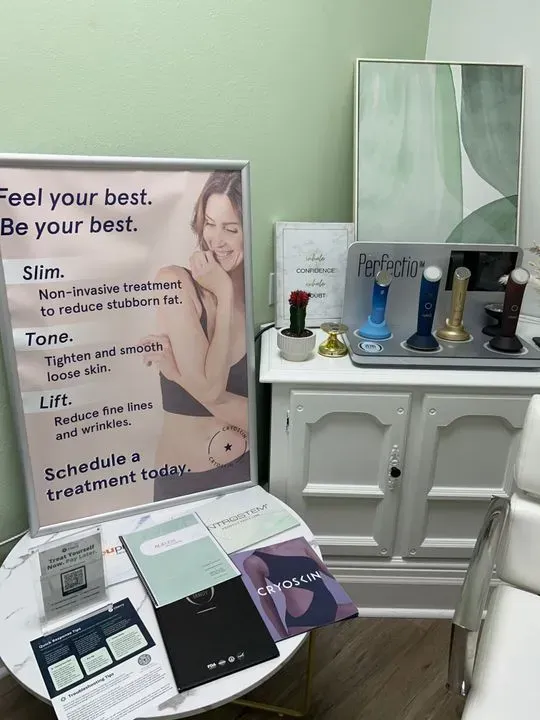https://cdn.salonspotlight.com/photos/6puE5BN9nY6MSs94MQMa/afebab00-0ee3-4b86-9cc4-b0d2c5600f4b_720x720