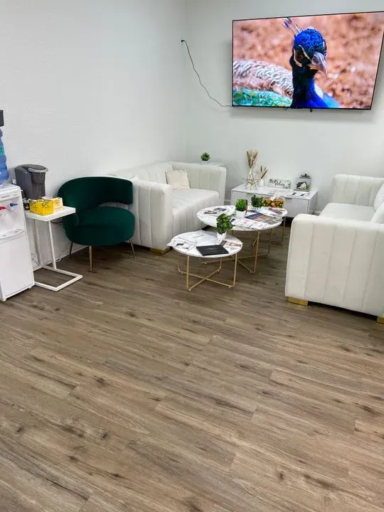 https://cdn.salonspotlight.com/photos/6puE5BN9nY6MSs94MQMa/e9748d6e-fcc8-496b-a516-856ddfc6bf93_720x720