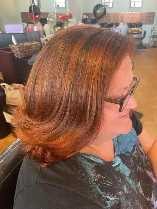 https://cdn.salonspotlight.com/photos/6rJV5zaaWtsJKwZVvbwQ/1a9e59b2-7611-49d8-b478-bb759a8cef62_720x720
