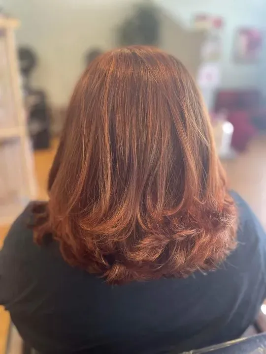 https://cdn.salonspotlight.com/photos/6rJV5zaaWtsJKwZVvbwQ/b9553558-51b5-4e06-adbe-0b744327335b_720x720