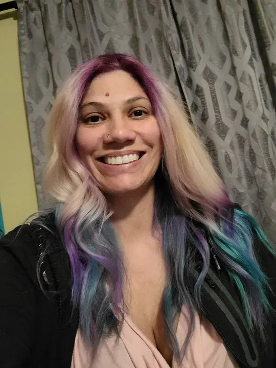https://cdn.salonspotlight.com/photos/6rnlYCP5IWVmWCfzhb3m/3c3ba49d-1cc0-412c-b24b-606a49705cd5_720x720