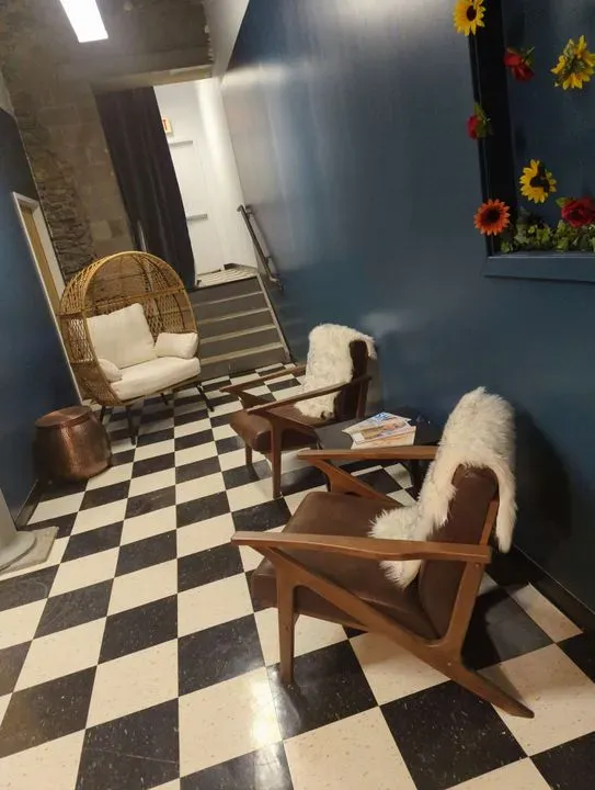 https://cdn.salonspotlight.com/photos/6rz02idZaA5TP89g5E2f/53ec15d4-552c-4883-a68b-69269174746e_720x720