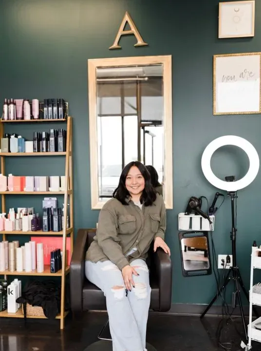 https://cdn.salonspotlight.com/photos/6vABHJVOydUFsdog4KHj/392de0e9-13c5-430f-8e0f-f3079c4bc8e4_720x720