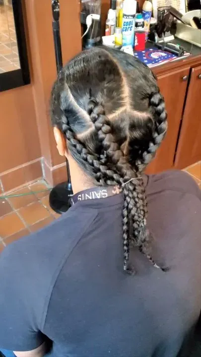 https://cdn.salonspotlight.com/photos/6vTDKdQosNGYvhadMJz0/80763ca2-39b2-49e0-9ac5-2c58708eb4d0_720x720