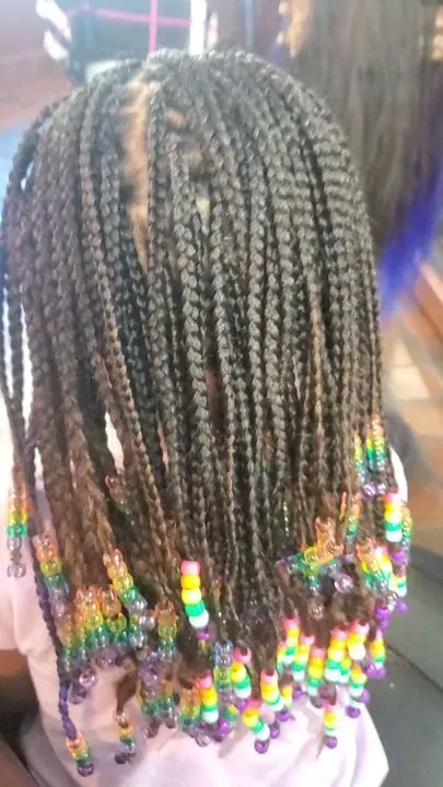 https://cdn.salonspotlight.com/photos/6vTDKdQosNGYvhadMJz0/8b72c756-c5c9-4355-8815-18a28b7a57cb_720x720