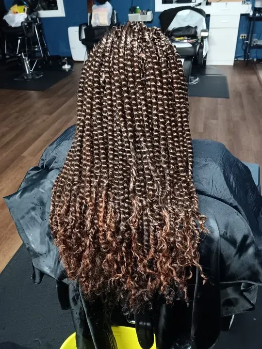 https://cdn.salonspotlight.com/photos/6vTDKdQosNGYvhadMJz0/edb75e1d-2e7a-42bd-8ba8-aa38ad3ff96c_720x720