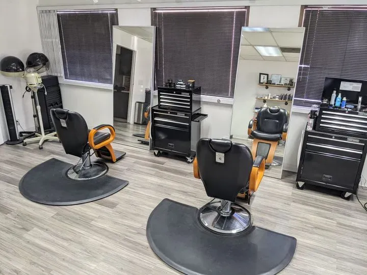 https://cdn.salonspotlight.com/photos/6xBRVUGlvt27WXdtsgMl/72796427-3ae3-4222-9f08-eeebe155c273_720x720