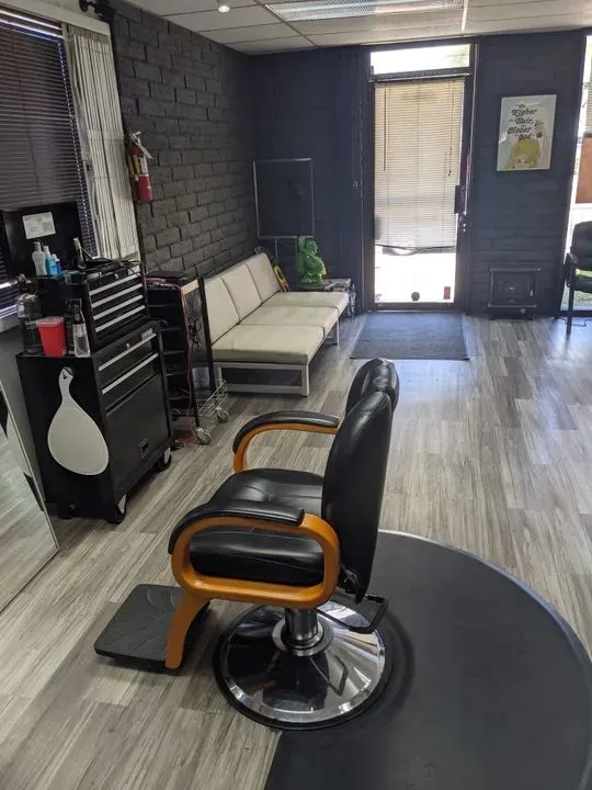 https://cdn.salonspotlight.com/photos/6xBRVUGlvt27WXdtsgMl/af65d27a-a83d-4c0d-ac90-674830417d86_720x720