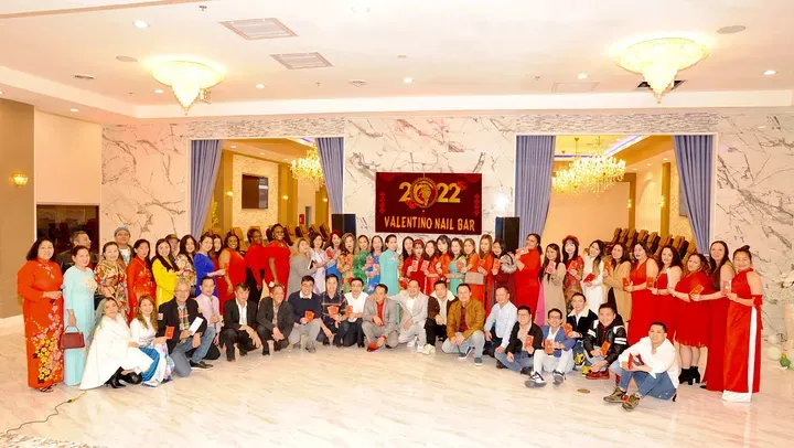 https://cdn.salonspotlight.com/photos/6yQNMSrIXJnrW09EDT9y/1e8152ef-5a13-4247-b12c-0cfe9f93e62c_720x720