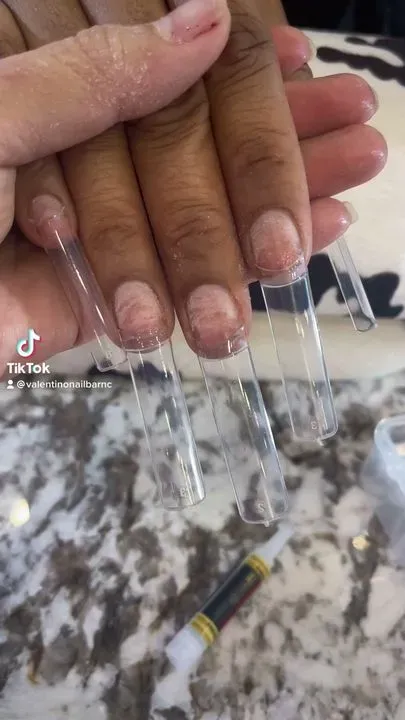 https://cdn.salonspotlight.com/photos/6yQNMSrIXJnrW09EDT9y/718f13ea-6f91-4b35-80b4-23fff679d2ce_720x720