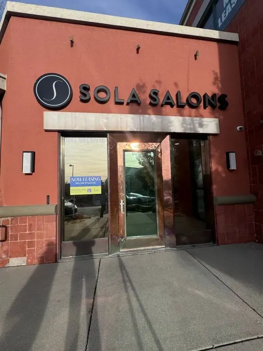https://cdn.salonspotlight.com/photos/70k5xEbVcZj70LjFKyhh/9d1e73ff-2dec-41c5-b5c1-fdd0fcf38e85_720x720