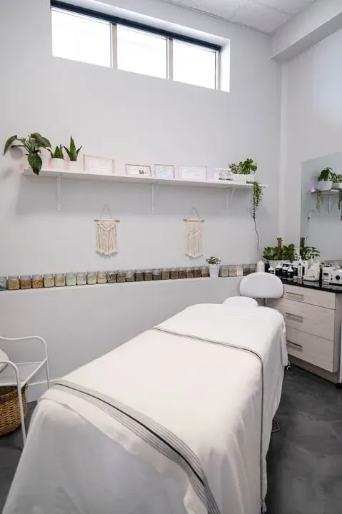 https://cdn.salonspotlight.com/photos/71BWYkS3W0tLdPM6yp5L/2a22b2e5-17cb-4efe-a176-13cacc79c86a_720x720